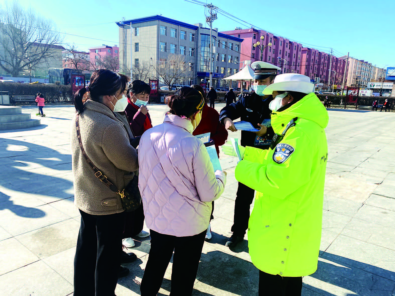 弘扬雷锋精神 争做时代先锋 赤峰日报