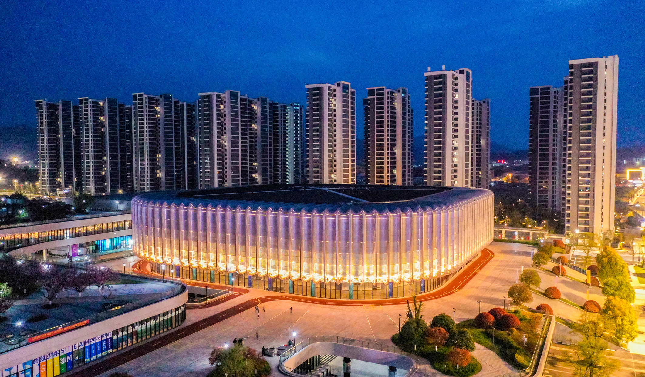 针对亚运标准改造 杭州亚运分会场金华体育中心体育场全新亮灯浙江在线金华频道