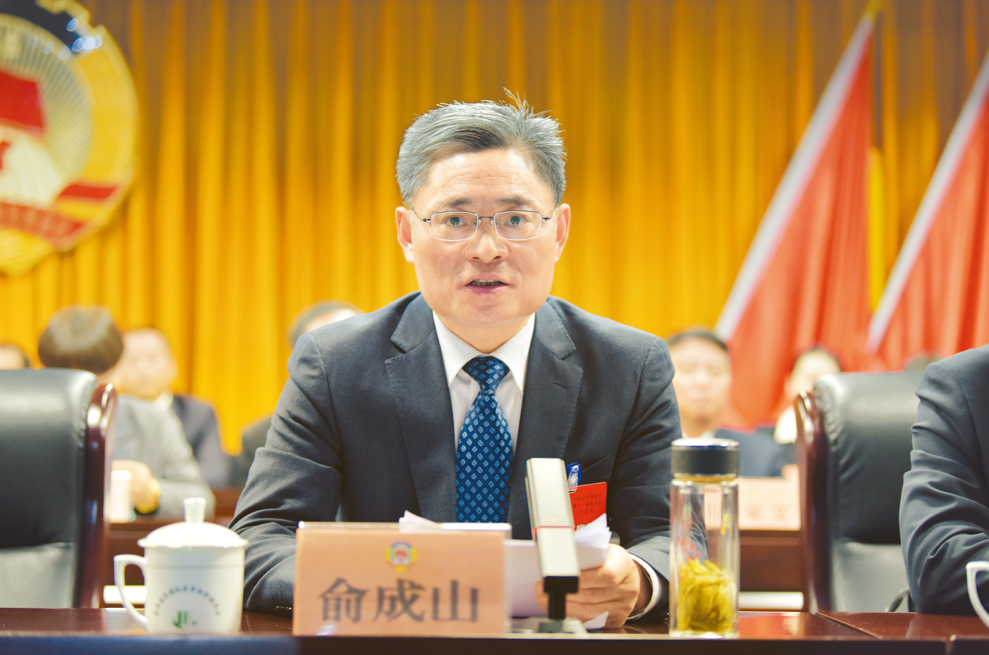 县政协十一届一次会议闭幕