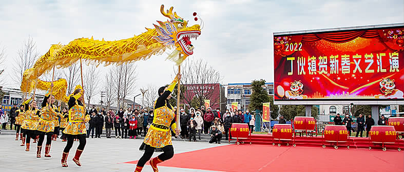 丁伙龙舞舞出生龙活虎的年味