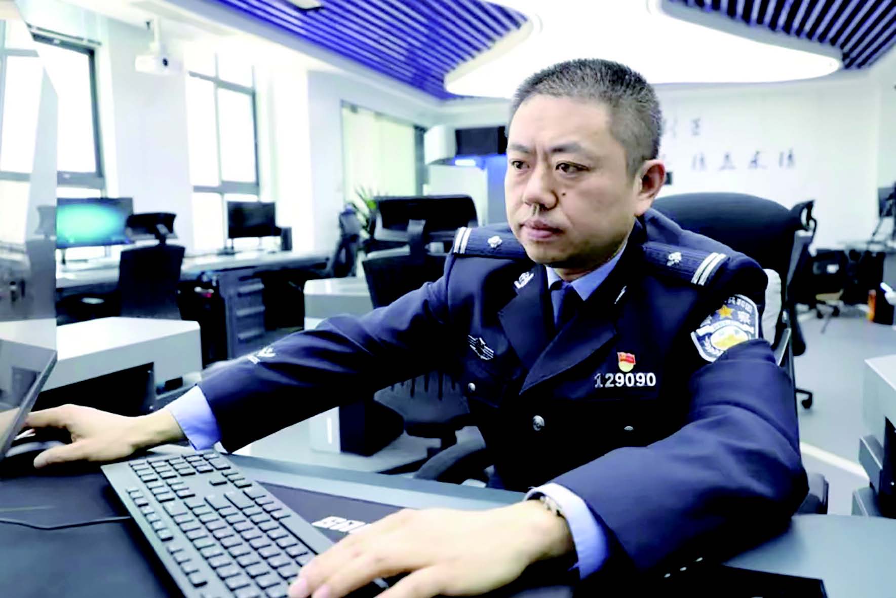 区公安分局何案彬获得"全国优秀人民警察"殊荣