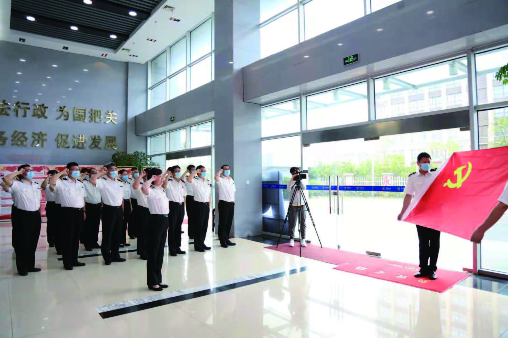 6年来,东关人坚守黄海之滨,秉承"至诚,笃行,激越,奉献"的如东海关精神